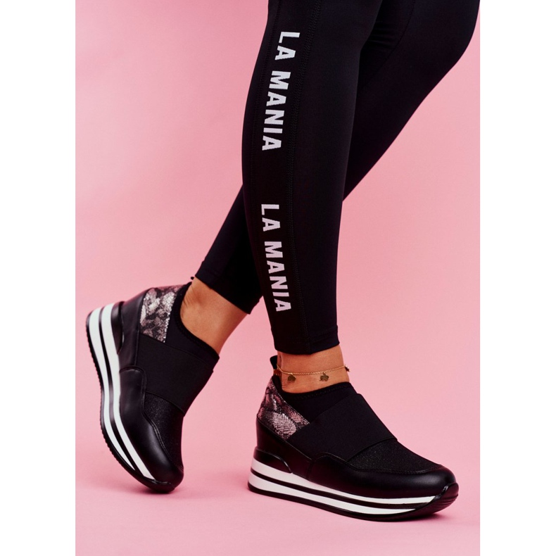 Tênis feminino esportivo com cunhas preto Cold Play 2