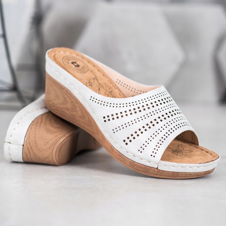 Evento Chinelos com padrão perfurado cinza 1 Evento Chinelos com padrão perfurado cinza 1