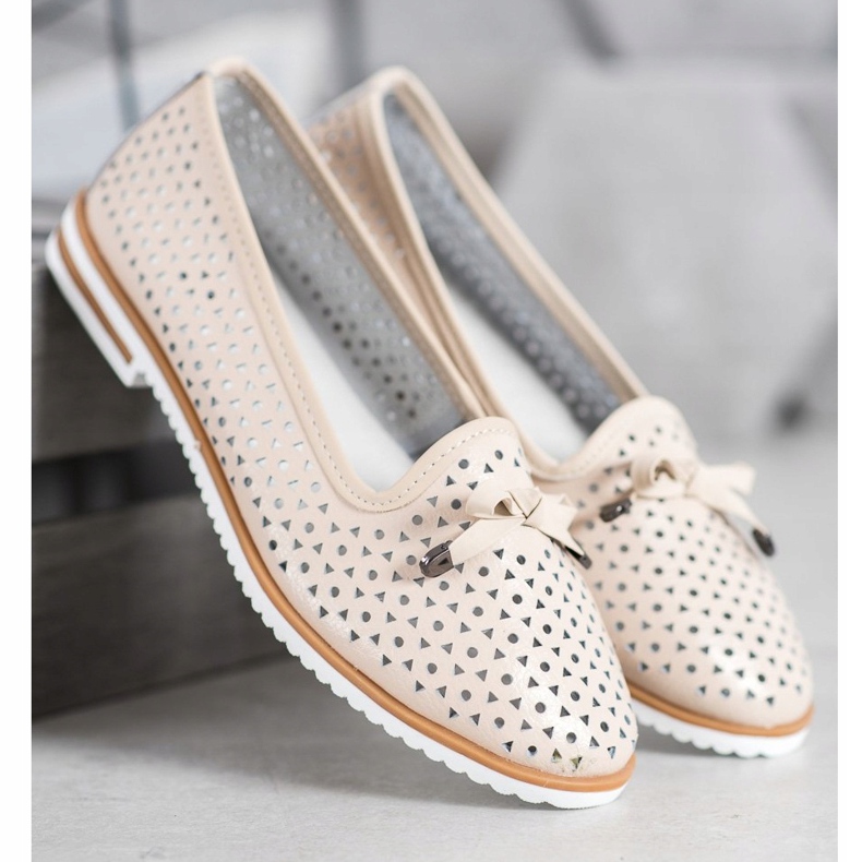 SHELOVET Sapatos de couro com padrão perfurado castanho 1