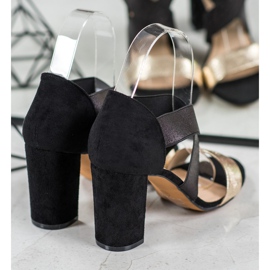 Evento Sandálias com elástico preto amarelo 1 Evento Sandálias com elástico preto amarelo 1