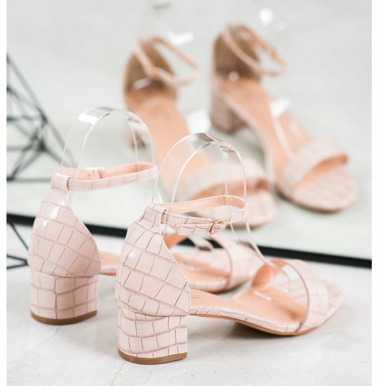 Small Swan Sandálias confortáveis ​​em poste baixo bege 1