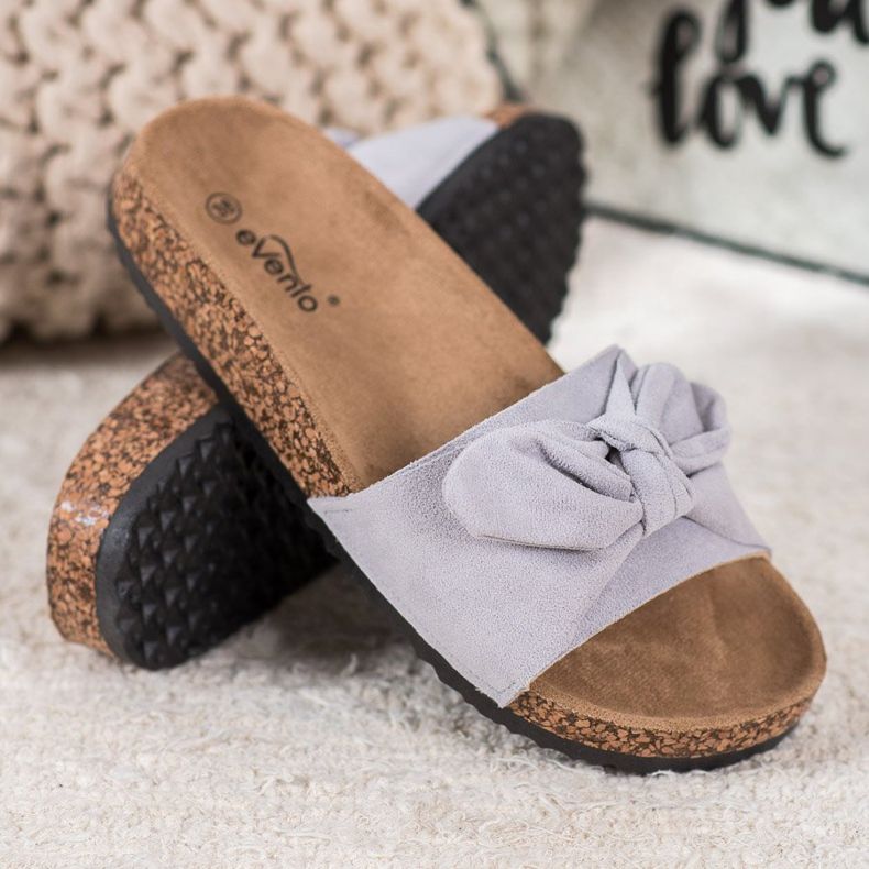 Evento Chinelos de camurça na plataforma cinza 1