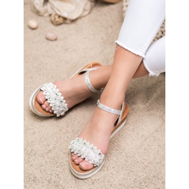 Mannika Cunhas elegantes com decorações cinza 2 Mannika Cunhas elegantes com decorações cinza 2