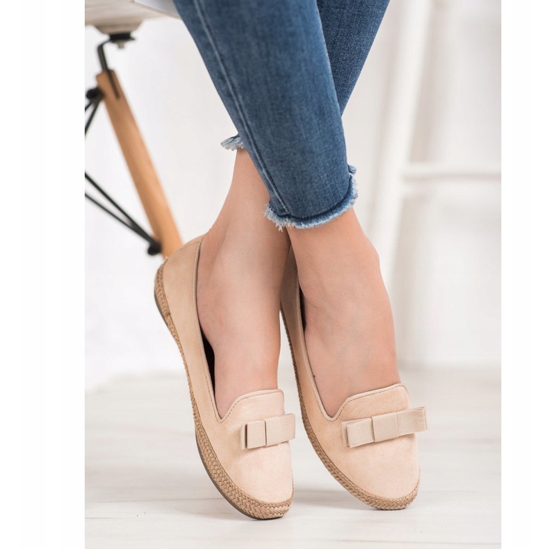 Lordes clássicos com um arco VINCEZA bege 2 Lordes clássicos com um arco VINCEZA bege 2