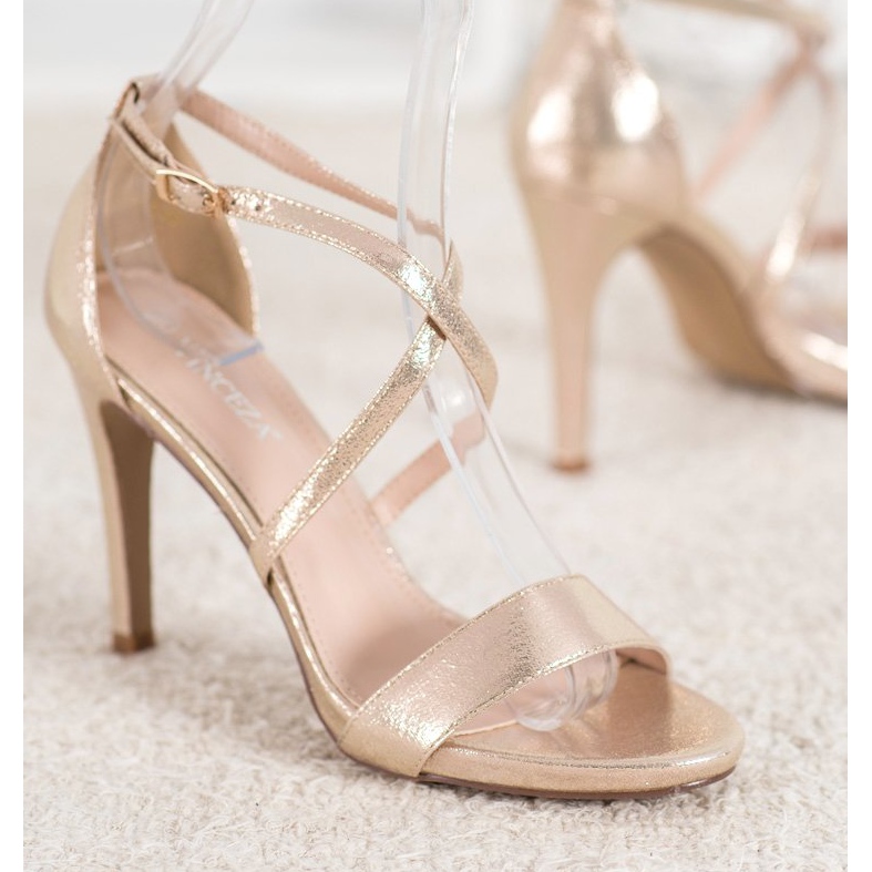 Vinceza Saltos dourados sexy 1