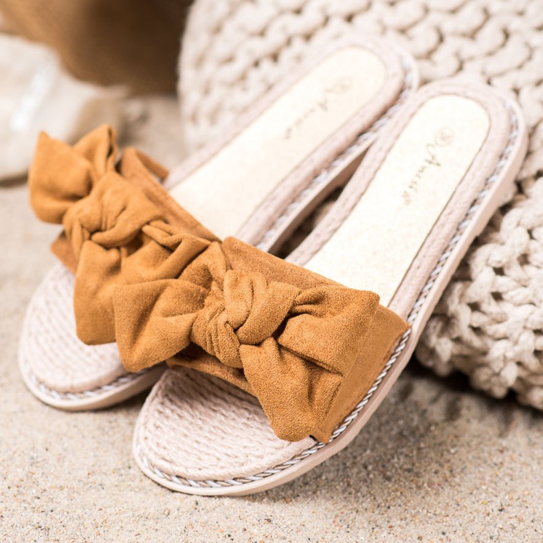 Anesia Paris Chinelos elegantes de camurça castanho 1
