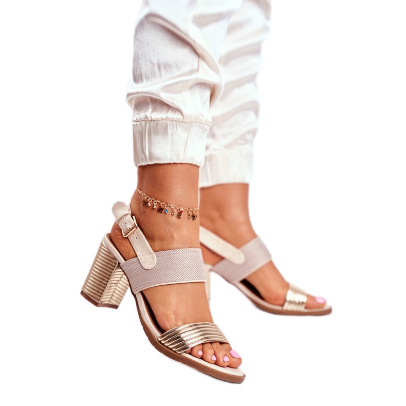 EVE Sandálias femininas no pós Emmy Bege e Dourado 2