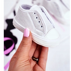 Apawwa Tênis infantil velcro com brocado batismo prata milley branco 1