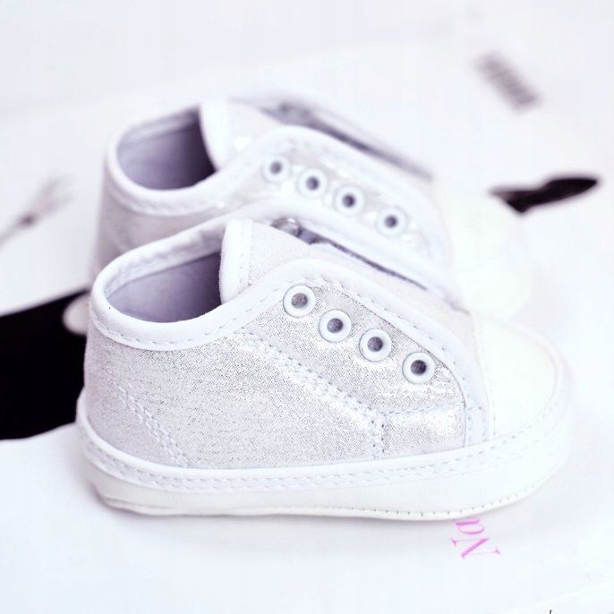 Apawwa Tênis infantil velcro com brocado batismo prata milley branco 2