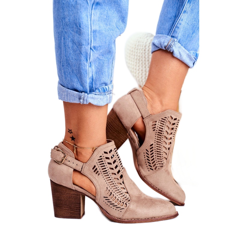 Bellucci Botas femininas com corte velluci bege primavera 2