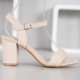 Nio Nio Sandálias em um bar castanho 2