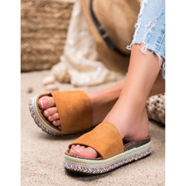 Renda Chinelos na plataforma marrom 2