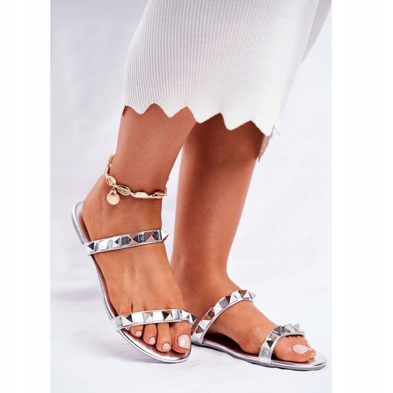 Chinelos Merrados prateados femininos com tachas cinza 1 Chinelos Merrados prateados femininos com tachas cinza 1