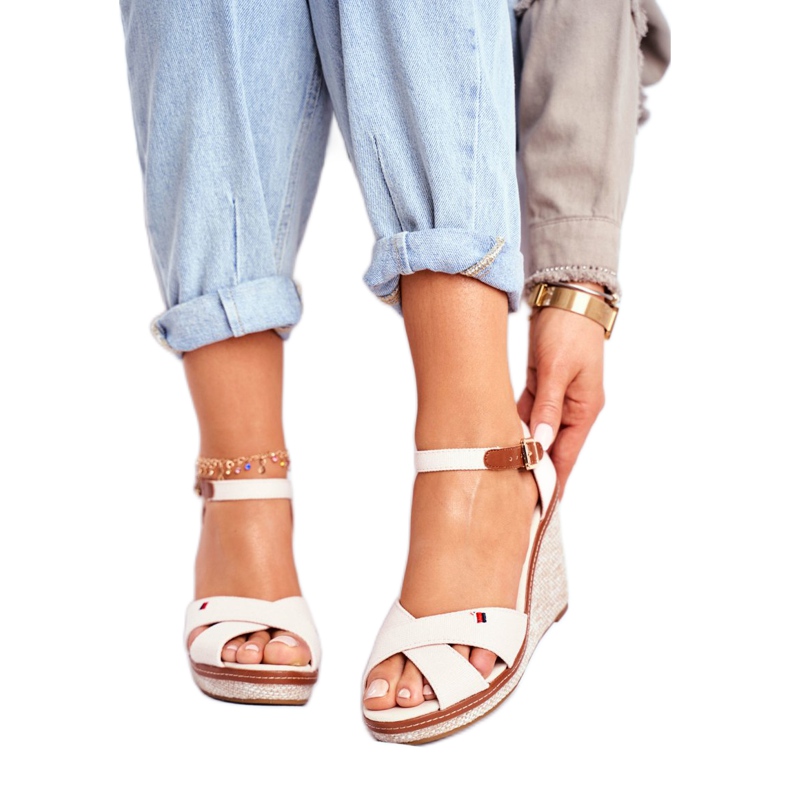 SEA Sandálias femininas em cunha bege LaMane 2