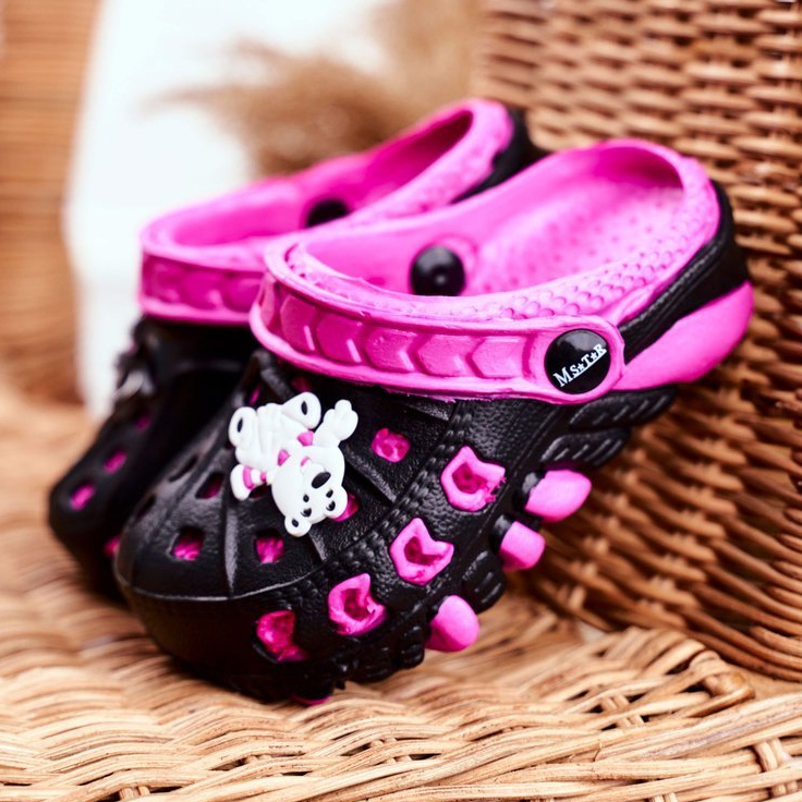 Chinelos infantis de espuma Crocs Black Polar Bear Oddie preto rosa 1