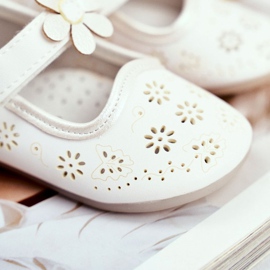 Apawwa Bailarinas infantis em Velcro Kwiatuszek White Flored branco 2