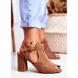 BUGO Sandálias femininas de salto aberto Marrom Kira 2