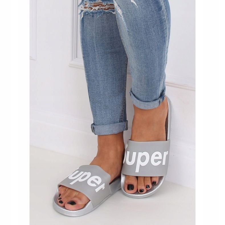 Chinelos femininos cinza e prata CK110 prata 1