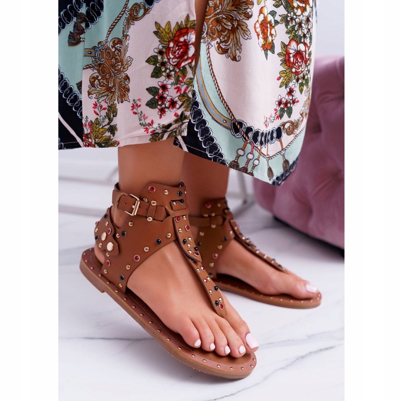 Lu Boo | Sandálias chinelos com strass Gladiador Ashley Camel marrom 1