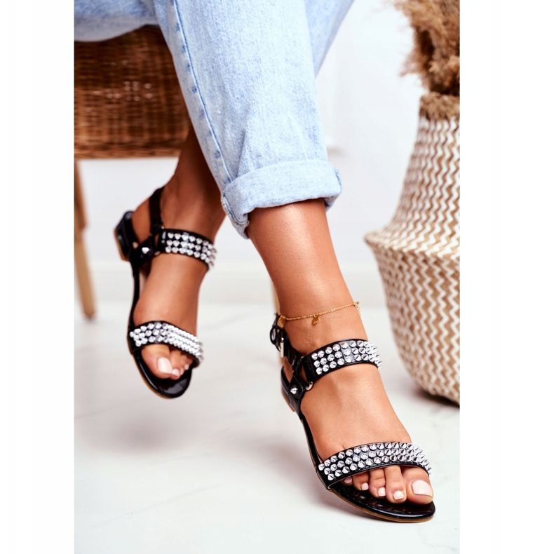 Sandálias rasteiras femininas pretas Lu Boo com tachas Aldona preto 2