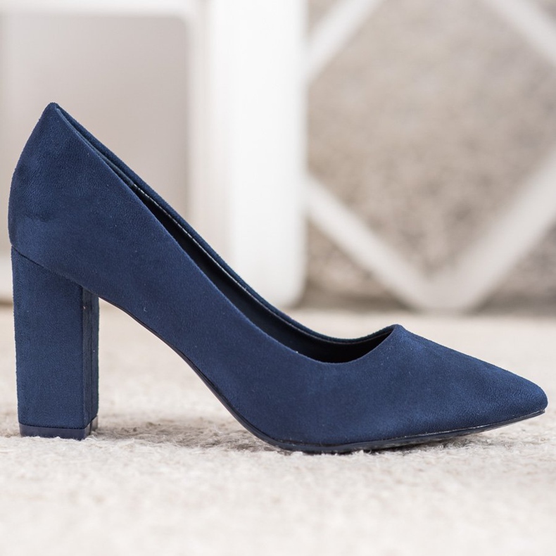 Small Swan Bombas de azul marinho em um pilar 1