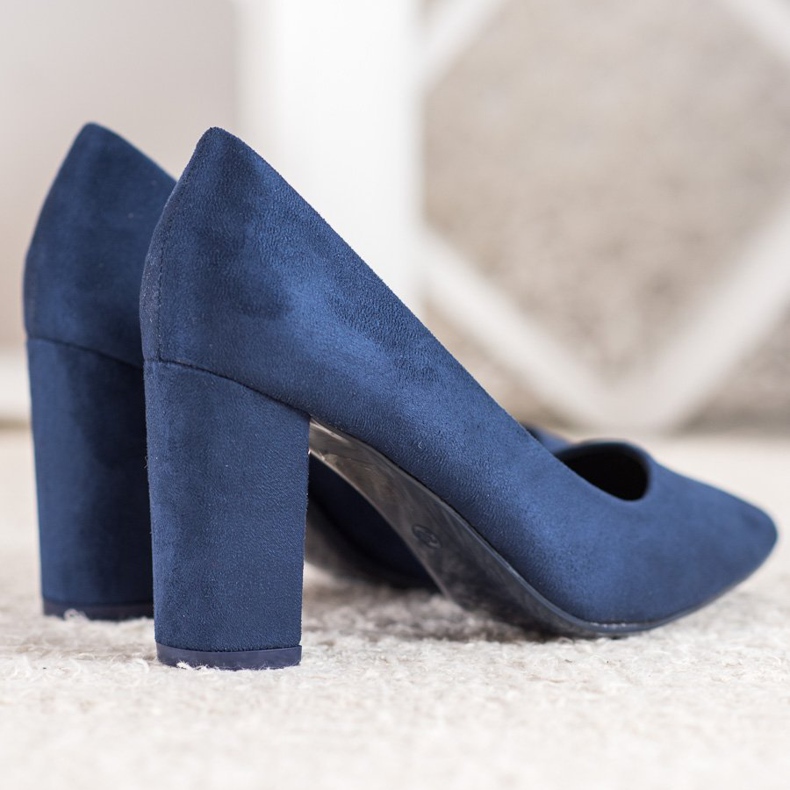 Small Swan Bombas de azul marinho em um pilar 2