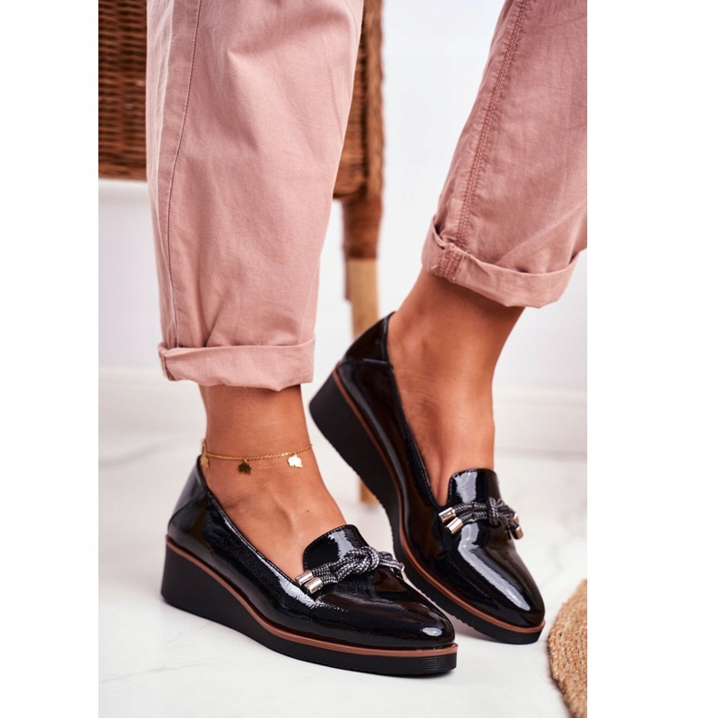 Vinceza Mocassins pretos femininos lacados na cunha Abba 1