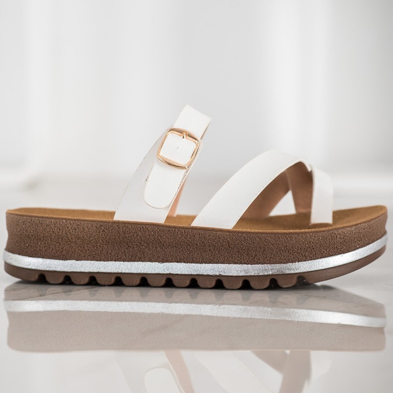 Comer Chinelos na plataforma da moda branco 1