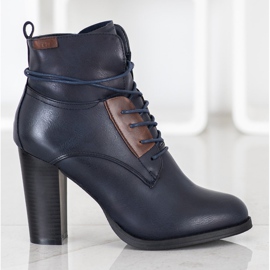 Evento Botas azul marinho em um pilar 2