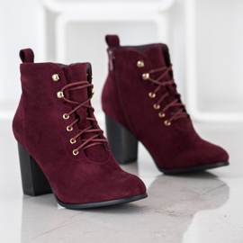 Evento Botas cor de vinho no posto vermelho multicolorido 1