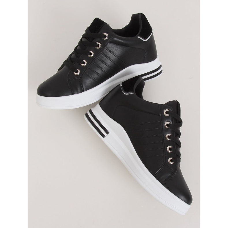 Tênis preto R78 preto em uma cunha oculta 2