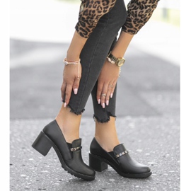 Sapatos femininos pretos no post C17-6113 1