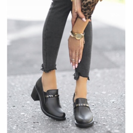 Sapatos femininos pretos no post C17-6113 2