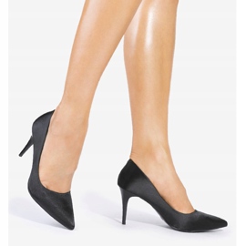 Sapatos pretos no calcanhar LEI-160 1