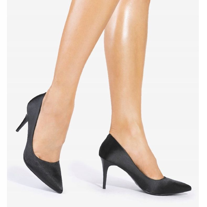 Sapatos pretos no calcanhar LEI-160 1