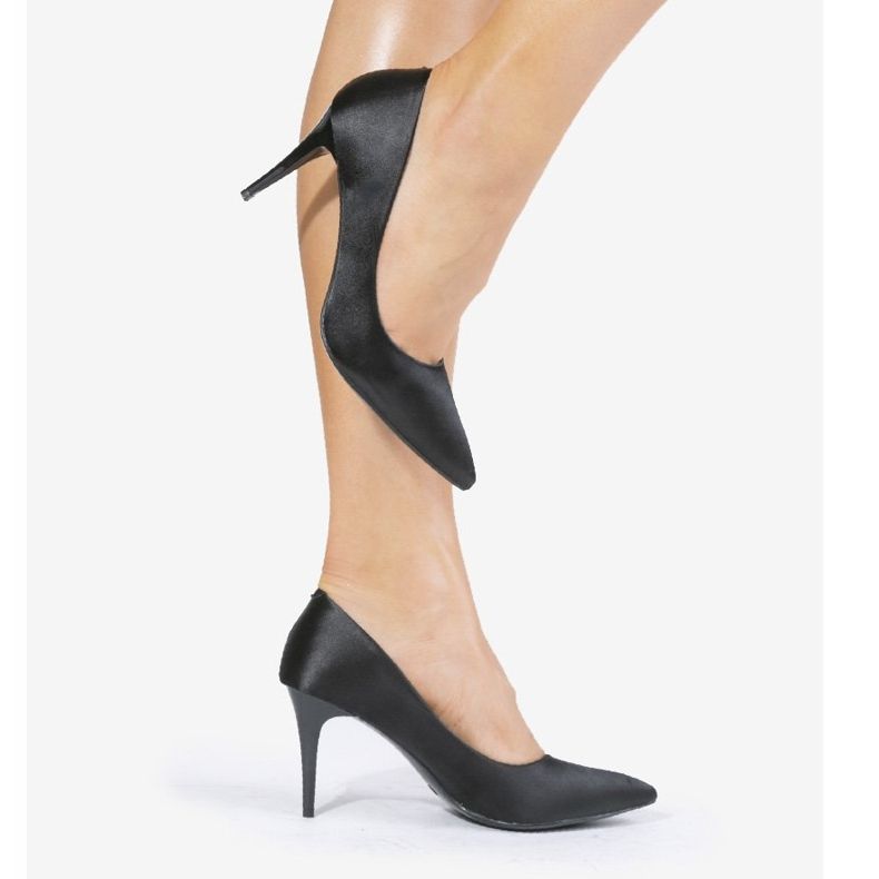 Sapatos pretos no calcanhar LEI-160 2