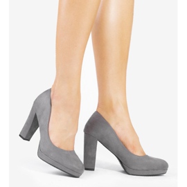 Bombas de camurça cinza no poste LEI-169 2