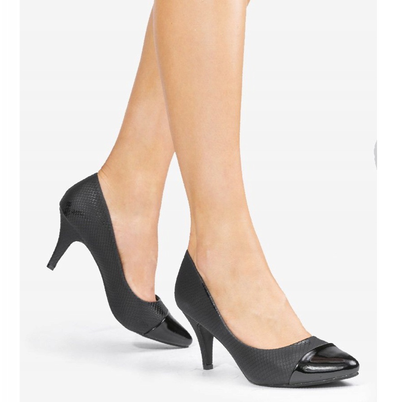 Sapatos pretos no salto YS-437 2