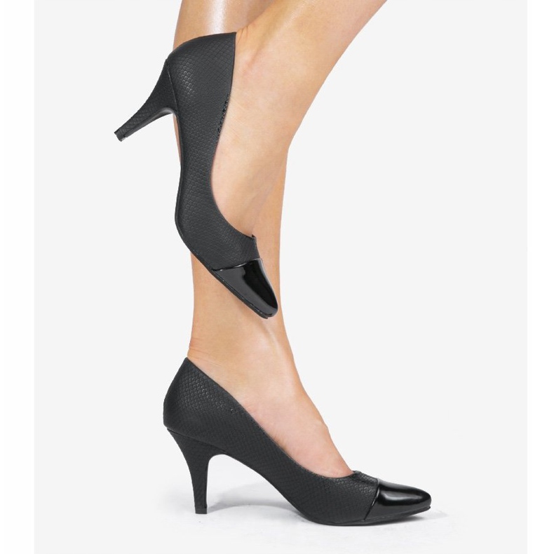 Sapatos pretos no salto YS-437 1