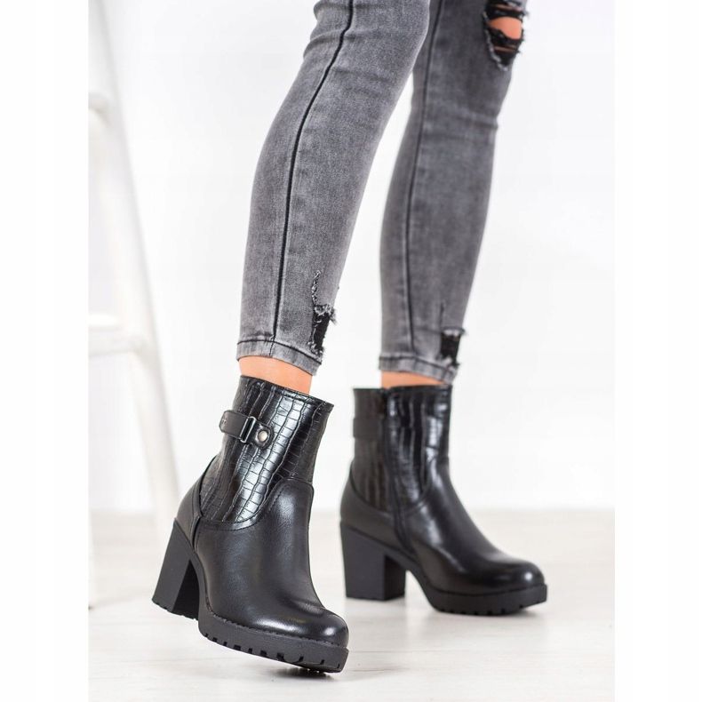 J. Star Botas quentes no poste preto 1