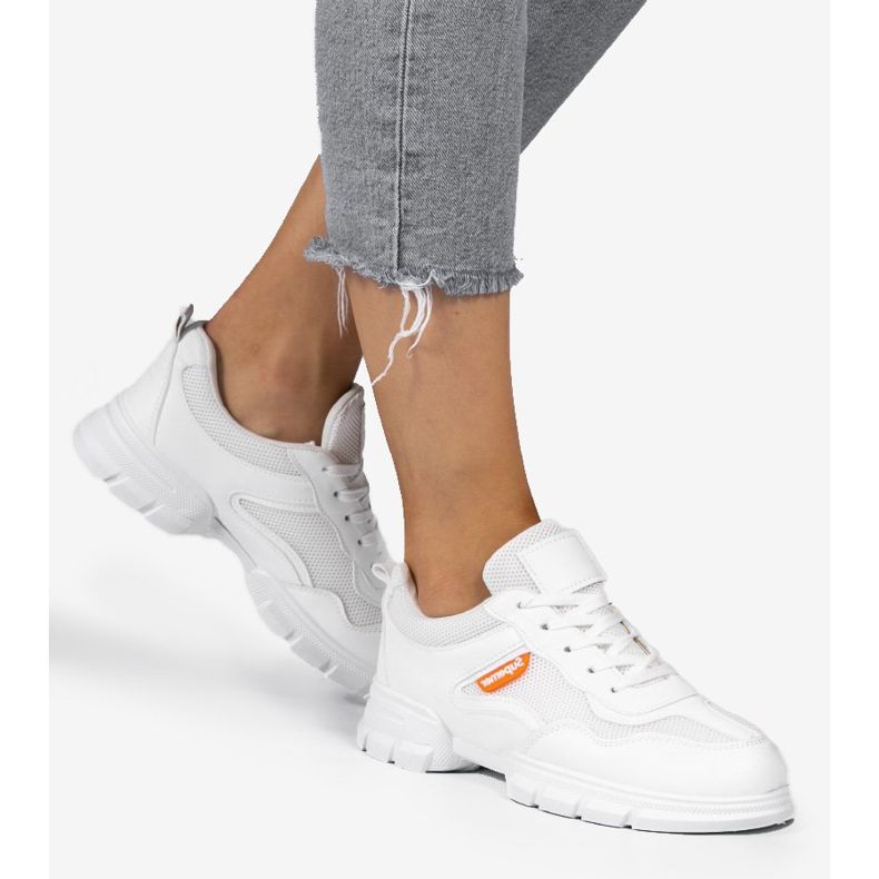 Calçados esportivos da moda brancos C051 1