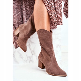 Botas femininas com salto alto de couro nobuck cappuccino Nicole 2580 castanho 2