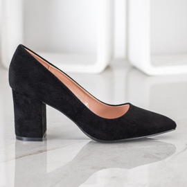 Nio Nio Bombas pretas em um pilar preto 2