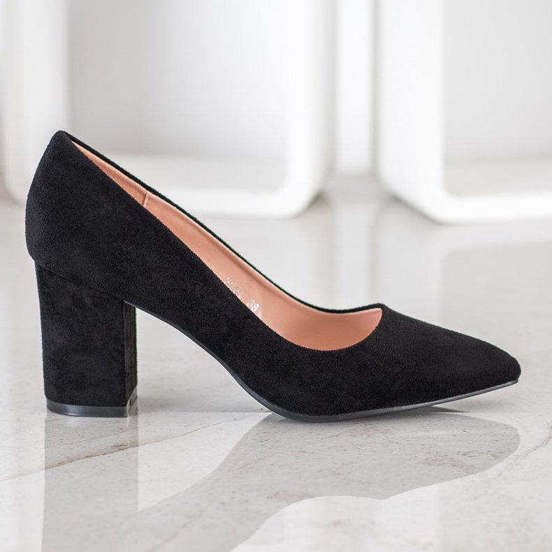 Nio Nio Bombas pretas em um pilar preto 2