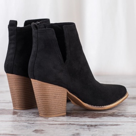 Erynn Botas de camurça com corte preto 2