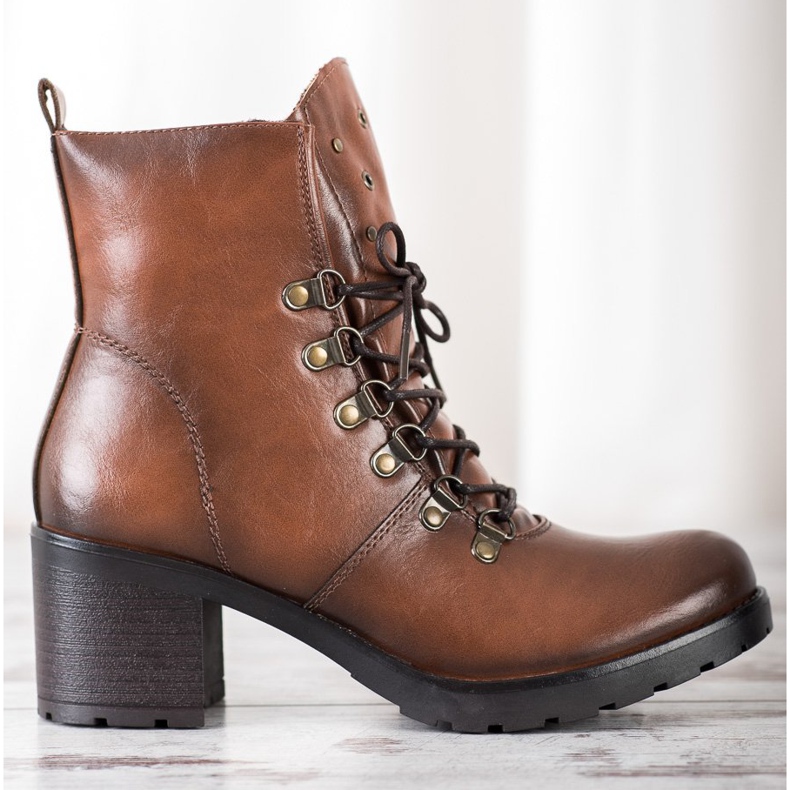 Trabalhadores no VINCEZA Post castanho 2