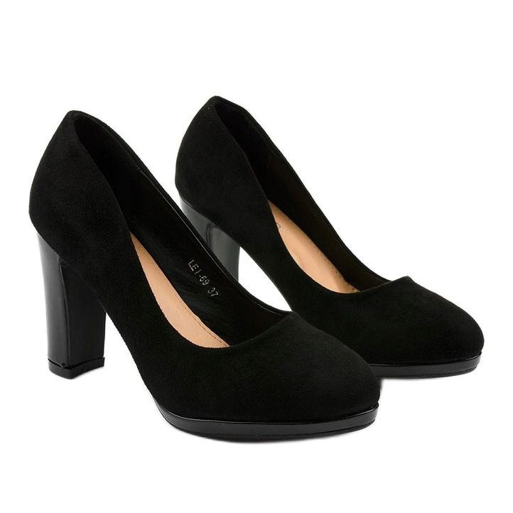 Bombas pretas no posto LEI-69 preto 2