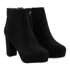 Botas pretas de cano alto no poste de Neadarea preto 2 Botas pretas de cano alto no poste de Neadarea preto 2