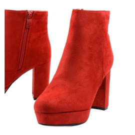 Botas vermelhas no poste de Neadarea vermelho 1