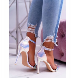 Sandálias femininas de salto alto Lu Boo Opalescent Debbi branco rosa prata 2